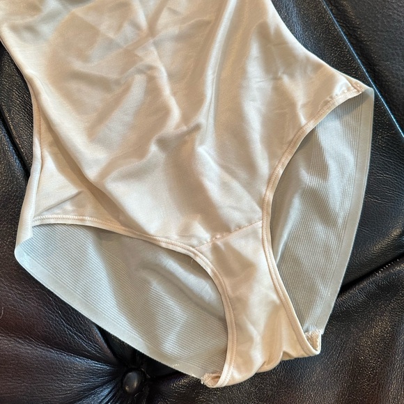 SKIMS Sculpting High Waist Brief Shapewear - Picture 3 of 5